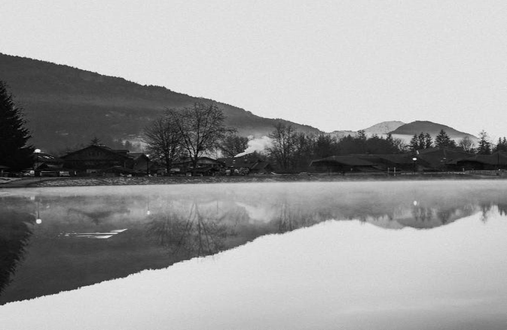 Wat betekent latency bij internet en waarom merk je het vooral bij gamen en videobellen?